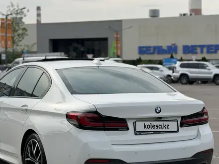 BMW 530 2021 года за 25 500 000 тг. в Алматы – фото 19