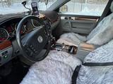 Volkswagen Touareg 2006 года за 6 500 000 тг. в Астана – фото 4
