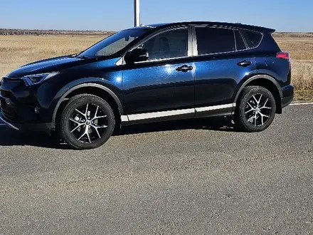 Toyota RAV4 2018 года за 13 200 000 тг. в Петропавловск – фото 5