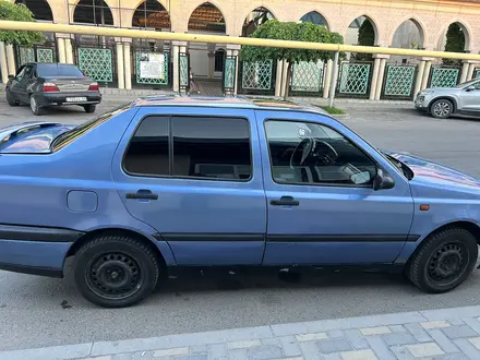 Volkswagen Vento 1993 года за 1 400 000 тг. в Алматы – фото 4