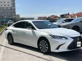 Lexus ES 250 2022 года за 25 700 000 тг. в Алматы – фото 3