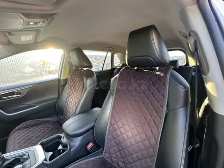 Toyota RAV4 2020 года за 14 850 000 тг. в Актобе – фото 14