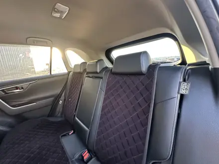 Toyota RAV4 2020 года за 14 850 000 тг. в Актобе – фото 12