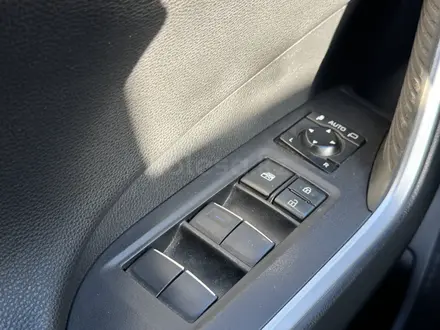 Toyota RAV4 2020 года за 14 850 000 тг. в Актобе – фото 19