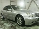 Mercedes-Benz C 240 2001 года за 3 600 000 тг. в Усть-Каменогорск – фото 3
