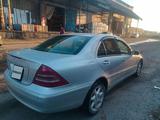Mercedes-Benz C 240 2001 года за 3 800 000 тг. в Усть-Каменогорск – фото 4