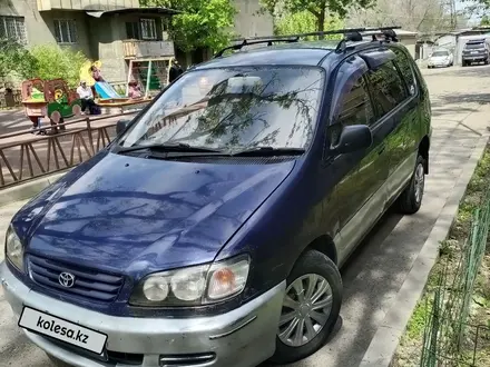 Toyota Ipsum 1997 года за 3 600 000 тг. в Алматы