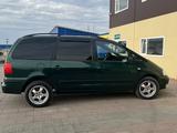 Volkswagen Sharan 2000 годаүшін3 700 000 тг. в Уральск