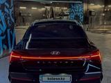 Hyundai Elantra 2023 годаfor8 780 000 тг. в Астана – фото 4