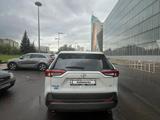 Toyota RAV4 2020 года за 15 200 000 тг. в Астана – фото 2