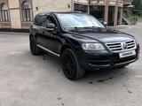 Volkswagen Touareg 2006 годаүшін5 600 000 тг. в Алматы