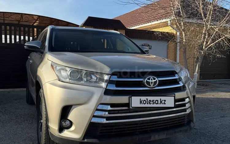 Toyota Highlander 2015 года за 15 000 000 тг. в Атырау