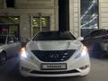 Hyundai Sonata 2011 года за 4 900 000 тг. в Атырау – фото 2