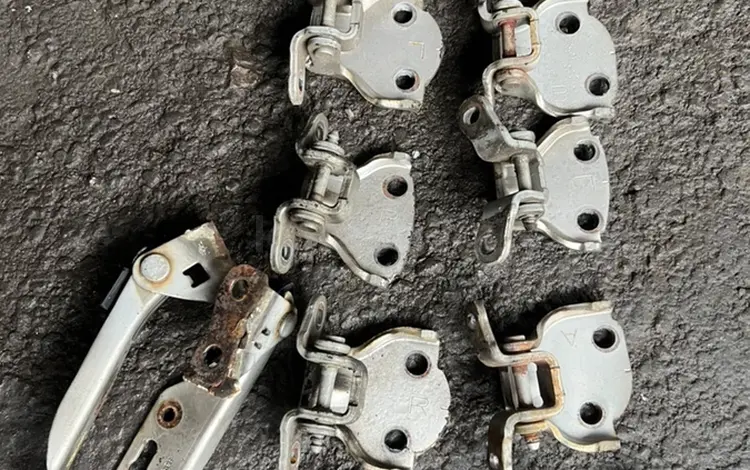 Петля на дверүшін10 000 тг. в Алматы