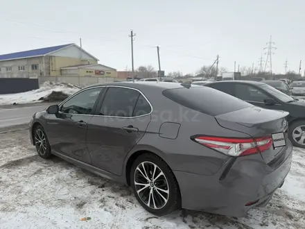 Toyota Camry 2019 года за 8 500 000 тг. в Актобе – фото 3
