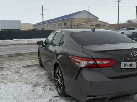 Toyota Camry 2019 года за 8 500 000 тг. в Актобе – фото 6