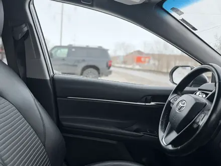 Toyota Camry 2019 года за 8 500 000 тг. в Актобе – фото 8