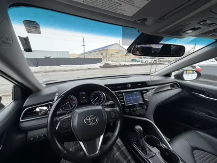 Toyota Camry 2019 года за 8 500 000 тг. в Актобе – фото 9