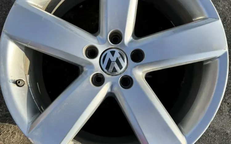 Один штук диск Volkswagen cc за 40 000 тг. в Алматы
