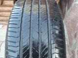 Шины BRIDGESTONE DUELER H/L 400 255/50/19 за 25 000 тг. в Щучинск