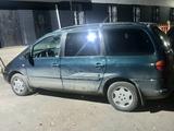 Volkswagen Sharan 1996 года за 1 300 000 тг. в Актобе