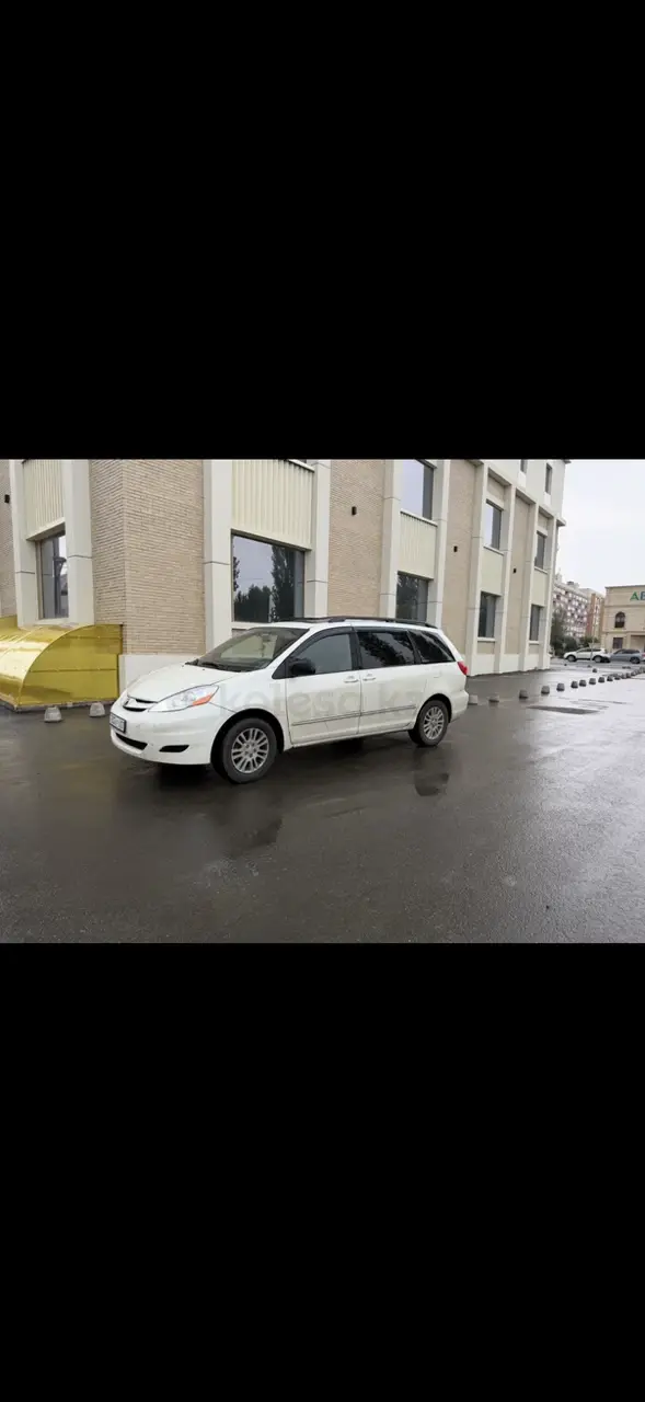 Toyota Sienna, 2009