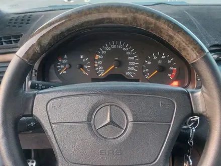 Mercedes-Benz E 320 1997 года за 2 700 000 тг. в Астана – фото 15