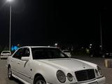 Mercedes-Benz E 320 1997 годаүшін2 700 000 тг. в Астана