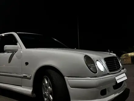 Mercedes-Benz E 320 1997 года за 2 700 000 тг. в Астана – фото 23