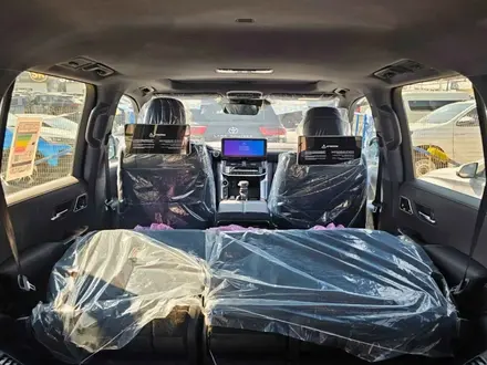Toyota Land Cruiser Luxe 2025 года за 64 000 000 тг. в Семей – фото 19