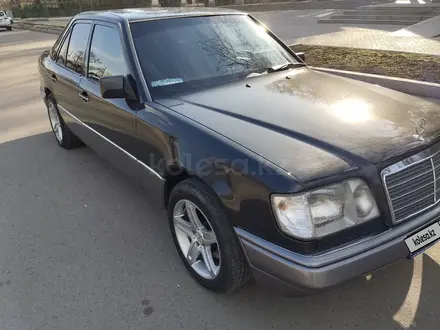 Mercedes-Benz E 200 1993 года за 2 400 000 тг. в Тараз – фото 3