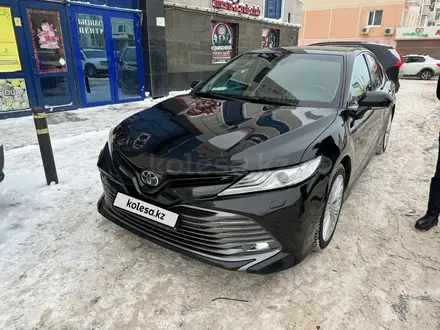 Toyota Camry 2018 года за 12 500 000 тг. в Астана – фото 2