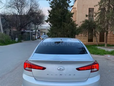 Hyundai Elantra 2018 года за 7 700 000 тг. в Сарыагаш