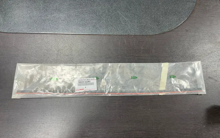 Уплотнитель Молдинга Крышки Багажника Toyota COROLLA за 5 000 тг. в Караганда