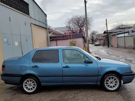 Volkswagen Vento 1993 года за 1 000 000 тг. в Шымкент – фото 6