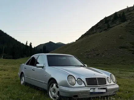 Mercedes-Benz E 230 1995 года за 2 000 000 тг. в Алматы