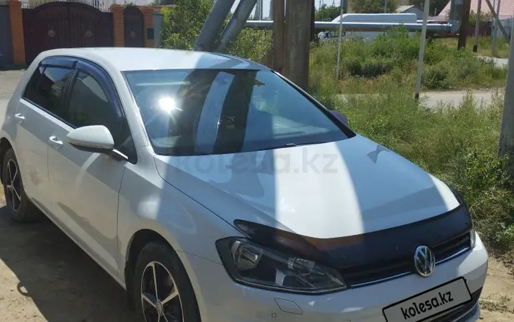 Volkswagen Golf 2015 годаfor6 800 000 тг. в Атырау