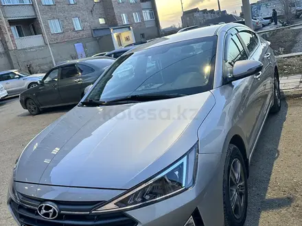 Hyundai Elantra 2019 года за 8 900 000 тг. в Усть-Каменогорск – фото 2