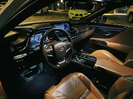 Lexus ES 250 2018 года за 22 000 000 тг. в Алматы – фото 16