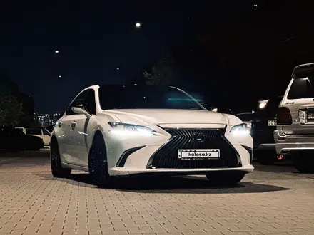 Lexus ES 250 2018 года за 22 000 000 тг. в Алматы – фото 2