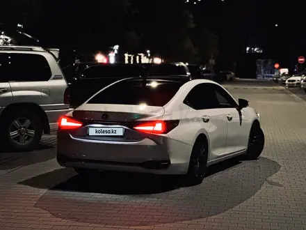 Lexus ES 250 2018 года за 22 000 000 тг. в Алматы – фото 8