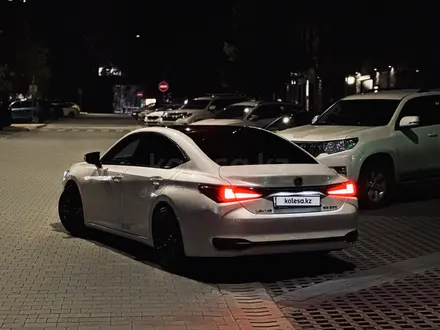 Lexus ES 250 2018 года за 22 000 000 тг. в Алматы – фото 9