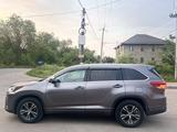 Toyota Highlander 2018 года за 19 000 000 тг. в Алматы – фото 2