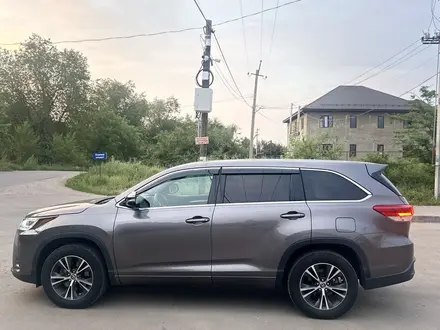 Toyota Highlander 2018 года за 16 500 000 тг. в Алматы – фото 3