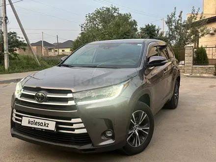 Toyota Highlander 2018 года за 16 500 000 тг. в Алматы