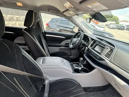 Toyota Highlander 2018 года за 16 500 000 тг. в Алматы – фото 10