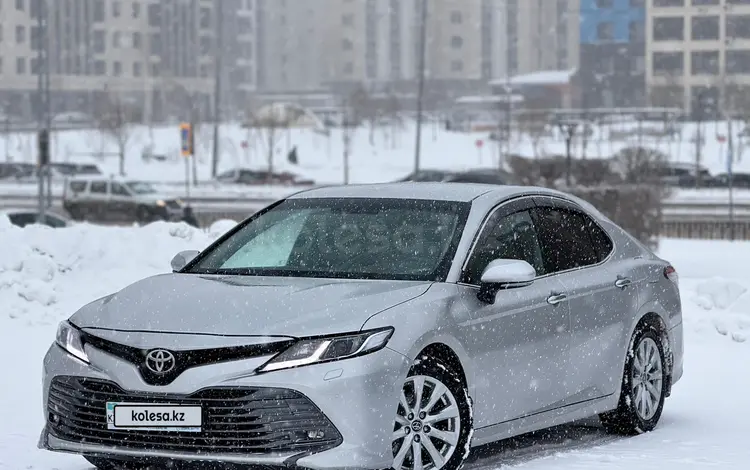 Toyota Camry 2018 года за 11 700 000 тг. в Астана