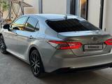 Toyota Camry 2021 года за 15 200 000 тг. в Шымкент
