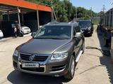 Volkswagen Touareg 2008 года за 8 500 000 тг. в Алматы – фото 4