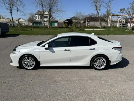 Toyota Camry 2018 года за 14 950 000 тг. в Шымкент